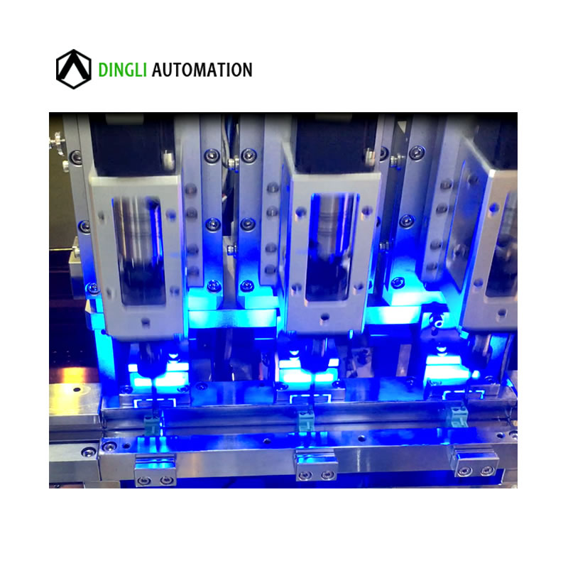 Zásuvný svorkovnicový konektor pro automatický montážní konektor
