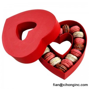 Speciální pevná dárková krabička ve tvaru srdce
