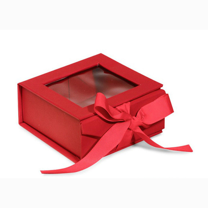 Působivý designový balíček ve tvaru dortu pro kosmetiku