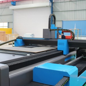 Řezací stroj na plech a trubice