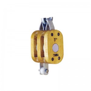 Pravidelný dřevěný blok s háčkem