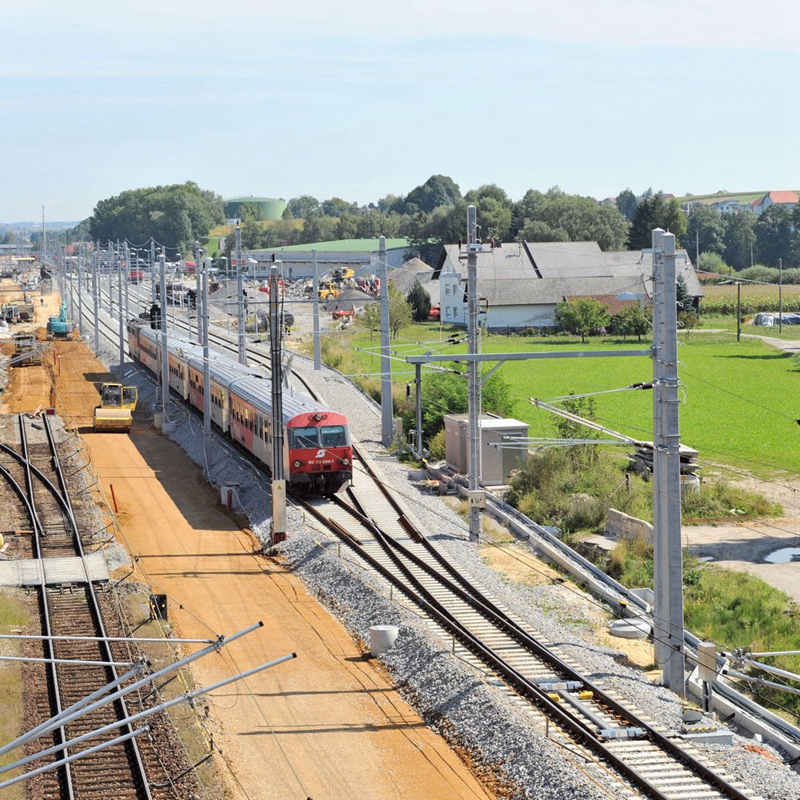 Železniční troleje a portály