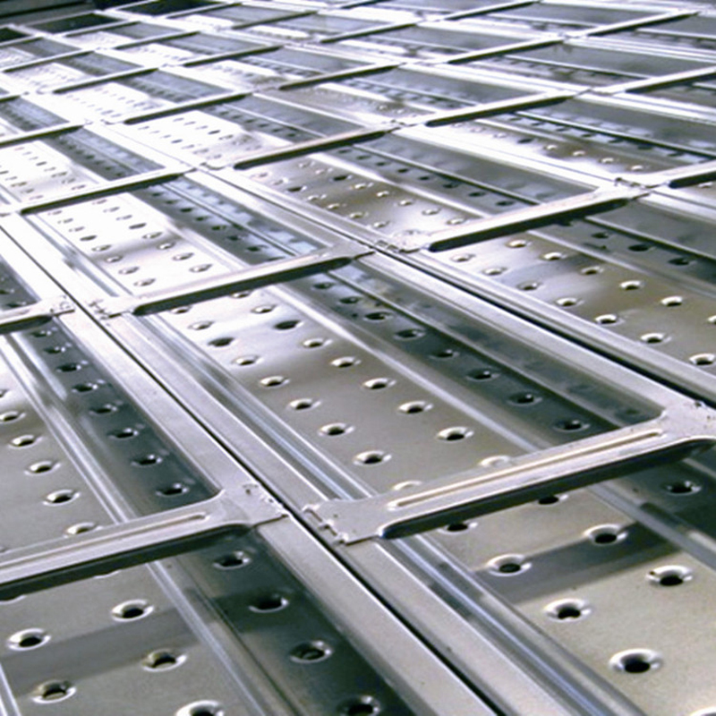 Kovová prkna z galvanizovaného lešení 210 s otvorem 10 mm