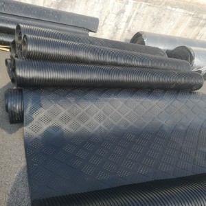 Podložka pod kravatu / kůň