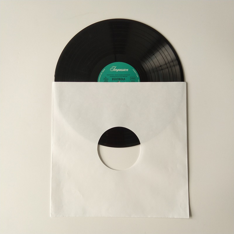 12 LP bílé kraftové papírové album s rukávy se středovou dírou