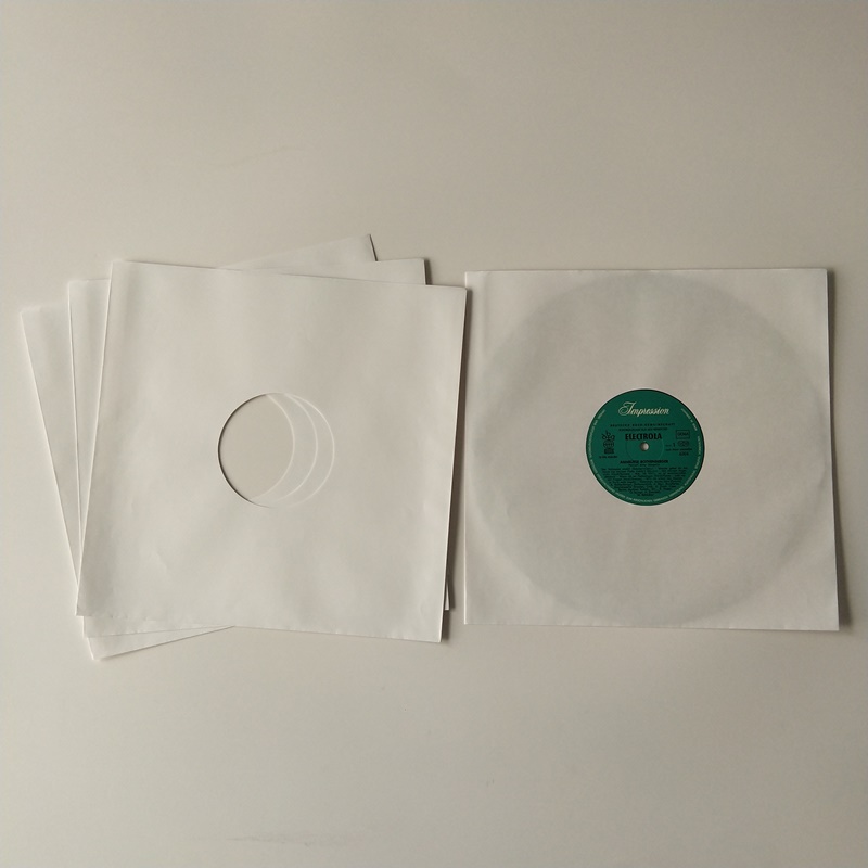 12 LP bílé kraftové papírové album s rukávy se středovou dírou