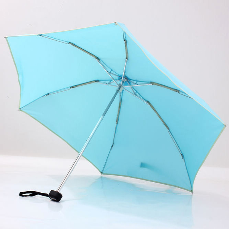 modrý mini deštník na tašku