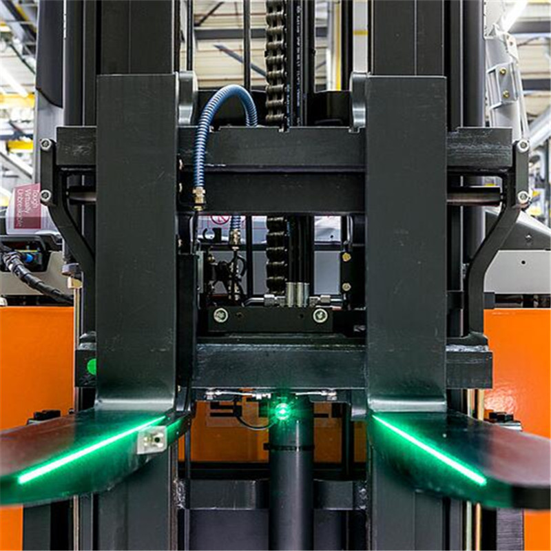Nové laserové vodicí zařízení pro vysokozdvižný vozík. Bezpečnostní zařízení pro vysokozdvižné vozíky