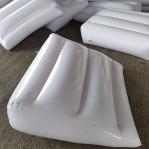 Trojúhelník nafukovací postel klínový polštář / polštář bílý