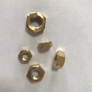 šestihranná matice