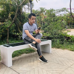 Chytrý pouliční nábytek Urban Seats Solar Powered