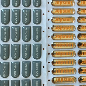 Malé epoxidové kopule a nepravidelné drobné štítky s kopulí