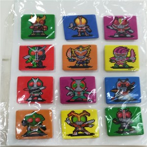 Čína továrna pocínované tlačítko kovový odznak s barevným logem odznak