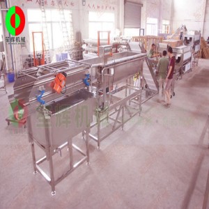 Velká výrobní linka na loupání a řezání zeleniny a ovoce