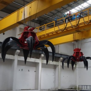 Dvojitý nosníkový mostový jeřáb s drapákem