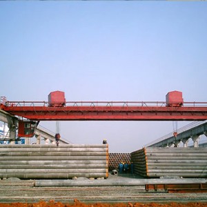 Mostový jeřáb s dvojitým nosníkem s dvojitým vozíkem