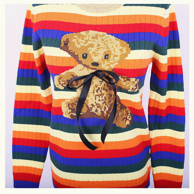 Vlastní ODM plyšový medvěd intarzie duhových proužků dámský svetr s látkou