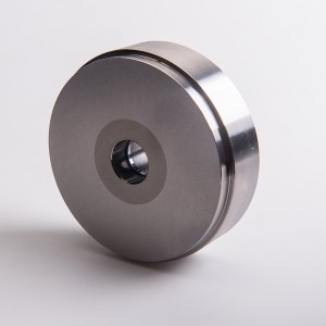 vysoce leštěná forma z karbidu wolframu za studena