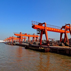 Dvojitý nosníkový portálový jeřáb