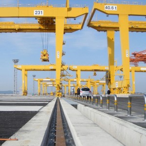 Jeřábový portálový jeřáb ve tvaru U