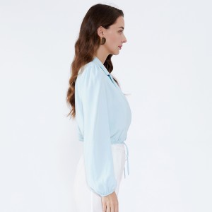 Světle modrý šátek límec elegantní módní kancelář nosí dámské halenky s dlouhým rukávem