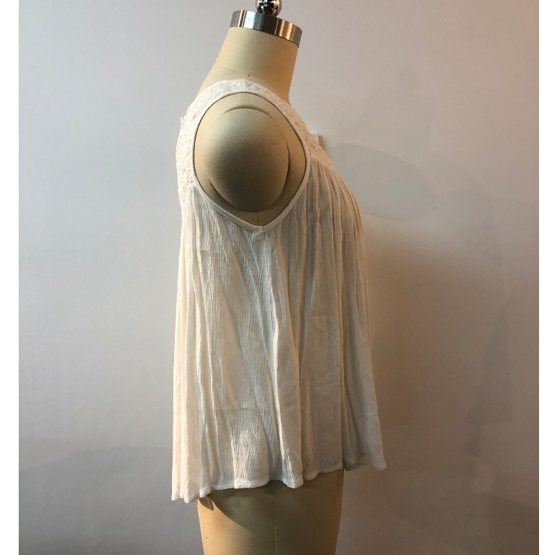 WHITE SLEEVELESS BLOUSE JLWB0006