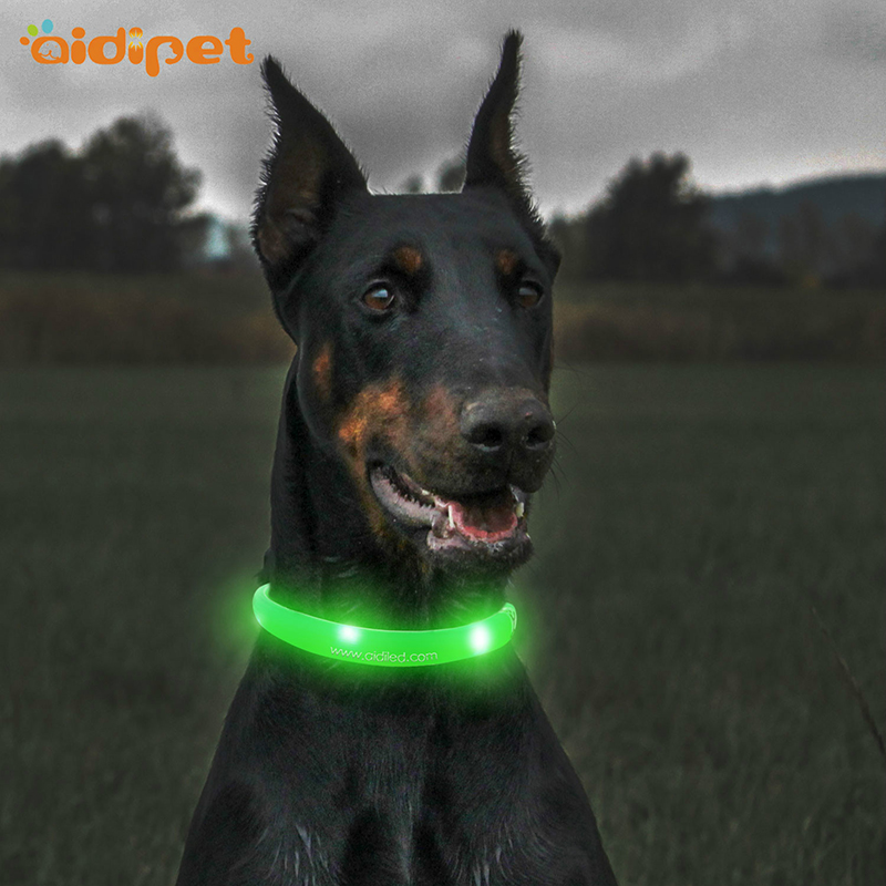 Vlastní personalizované logo silikonem nastavitelné vedené psí obojky pro výrobu potřeb