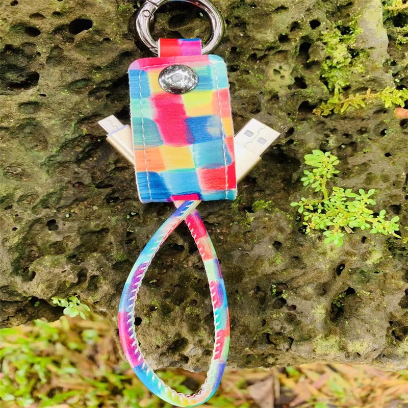 Přenosný datový kabel s klíčenkovým řetězcem