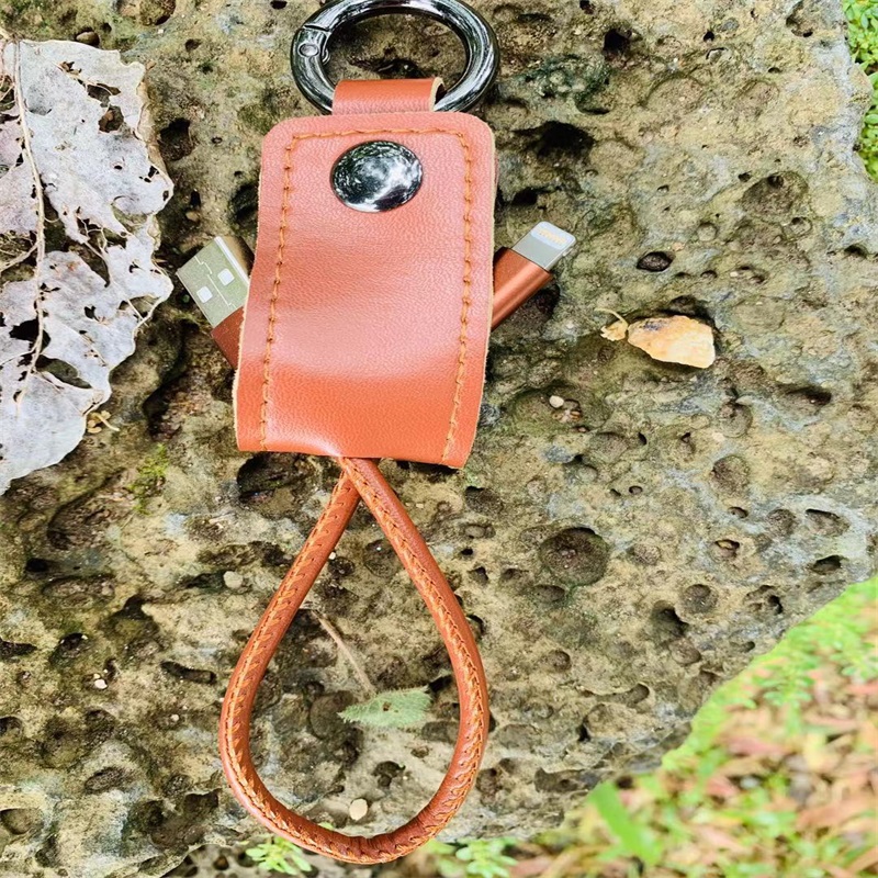 Přenosný datový kabel s klíčenkovým řetězcem