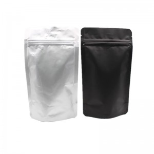 Samostatně stojící fóliové sáčky s průhlednou přední stranou a uzavíratelnou průhlednou taškou