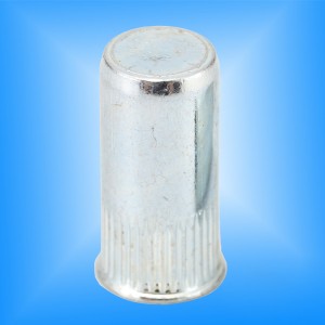 Snížení konce s rýhovanou hlavou