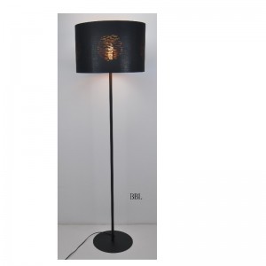 Stojací lampa s laserovým střihem, plochý podstavec