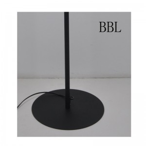 Stojací lampa s laserovým střihem, plochý podstavec