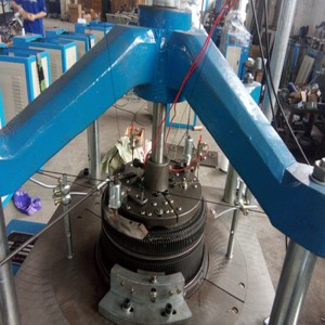 Stroj na pletení vysokorychlostních polyesterových obvazů