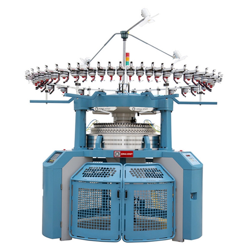 Plně počítačově řízený stroj na pletení kruhových žeber