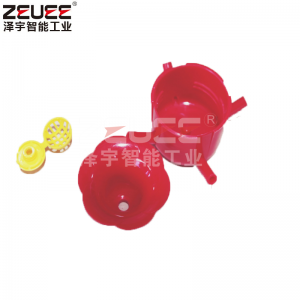 Automatická montážní stroj s plastovým víčkem