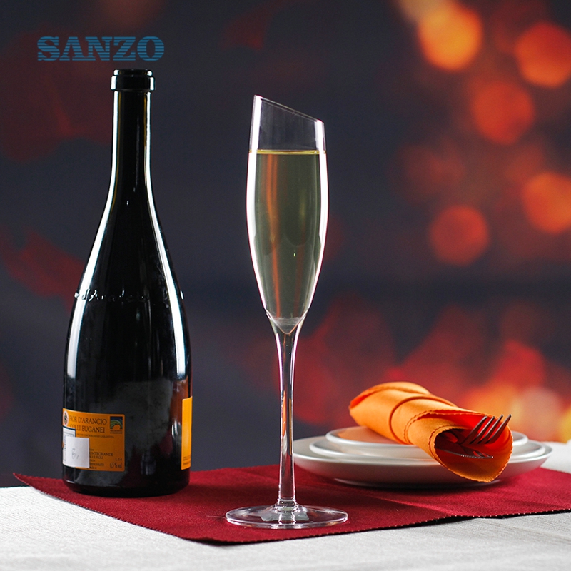 SANZO Bohemian Champagne Glass Přizpůsobené ručně vyráběné sklo Champagne Cup Propagační barevné šampaňské za horka
