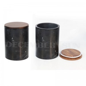 Sada z černého mramoru