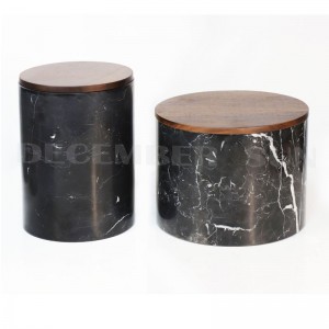 Sada z černého mramoru