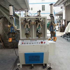 Obráběcí stroj na výrobu dvoudílných formovacích strojů se dvěma a studenými částmi