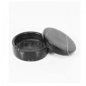 Černý mramorový solný sklep