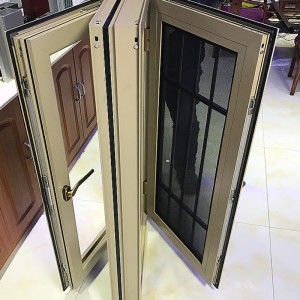 Hliníkové okno s moskytiérou