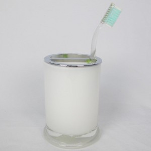 Koupelnové doplňky z bílého skla