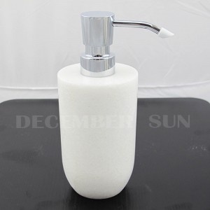 Sada koupelny z čistého bílého mramoru