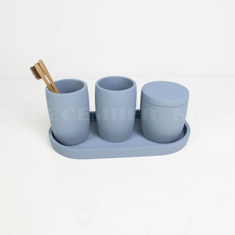 4 ks pryskyřičná koupelnová sada