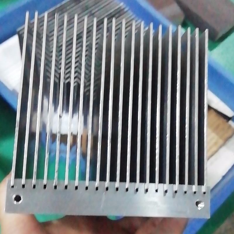 Heat Sink / Drátové řezání / CNC frézování / A6061