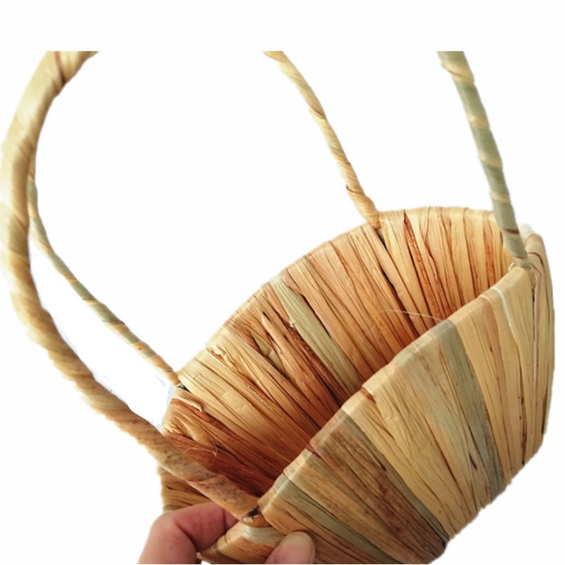 Slaměný květinový koš s rukojetí