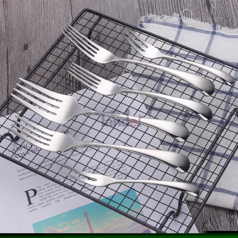 Směrovaný design Nerezová ocel Kuchyňská restaurace Party Tableware Cutlery 24PCS set