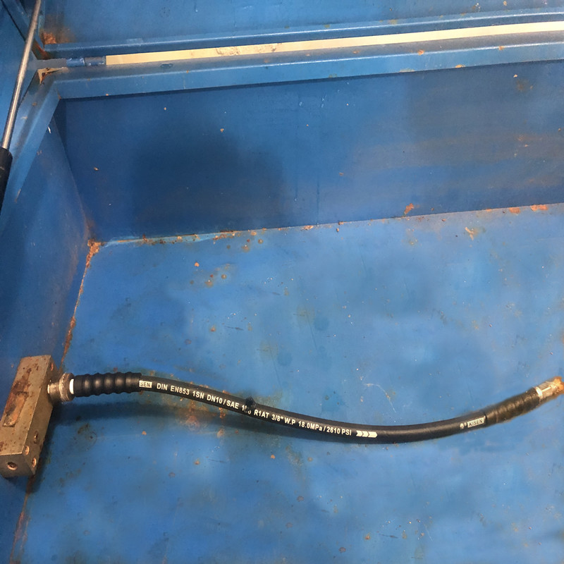 Překročte standardní výsledek testu BP SAE 100 R1 3\/8 '' při 110 MPa