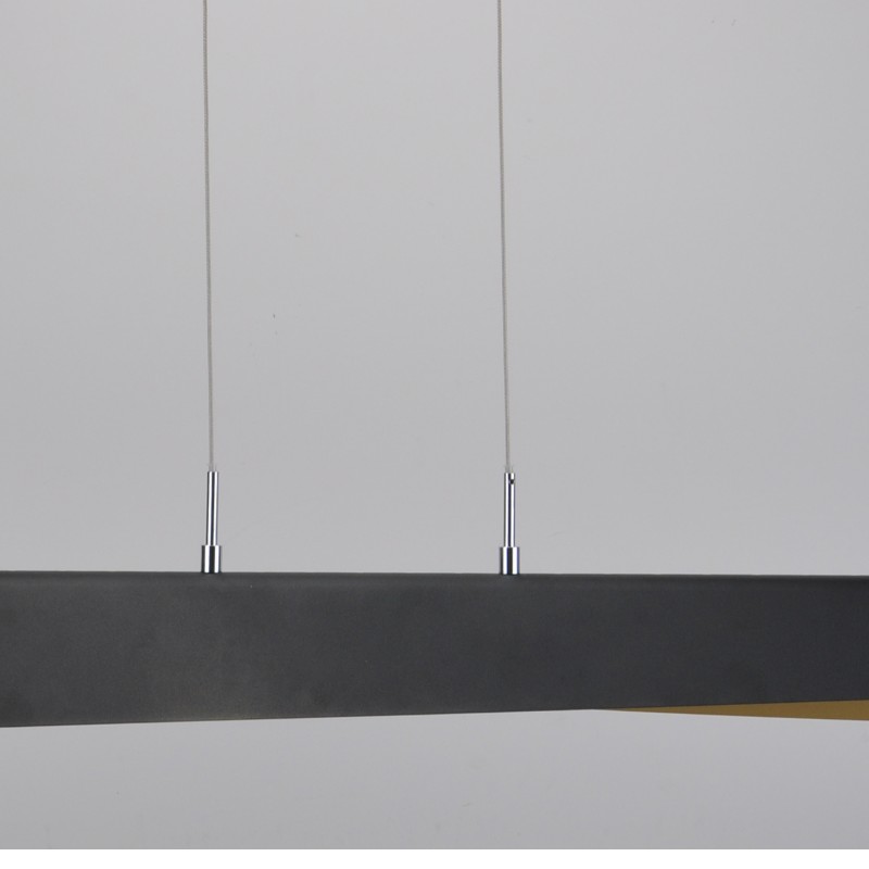 LED závěsná lampa s kovovým stínem a uvnitř zlata